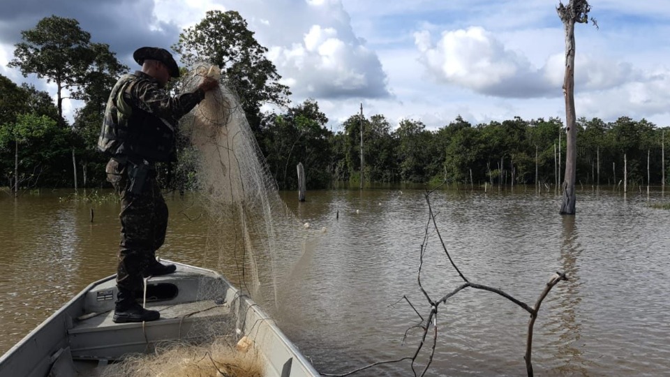 Polícia Ambiental apreende mais de 12 malhadeiras em lago de Porto Velho