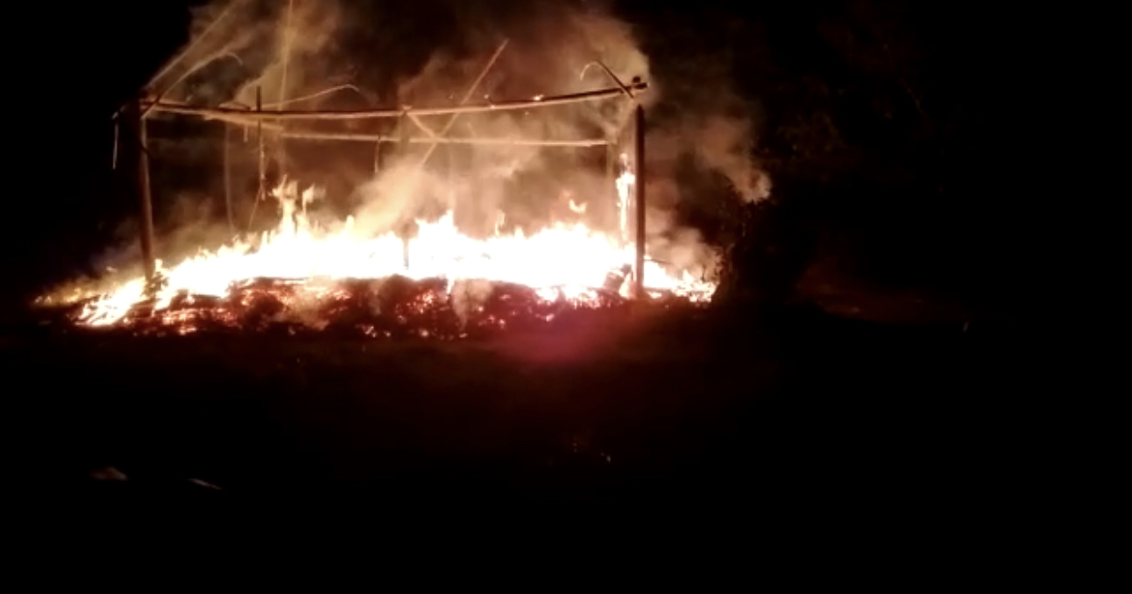 Urgente: Fogo destrói casa de 3 jovens Indígenas na aldeia terra nova Rio Branco em Alta Floresta