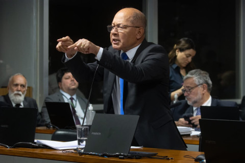 Deputado Coronel Chrisóstomo questiona participação da CONTAG na redação de emendas apresentadas por partidos de esquerda